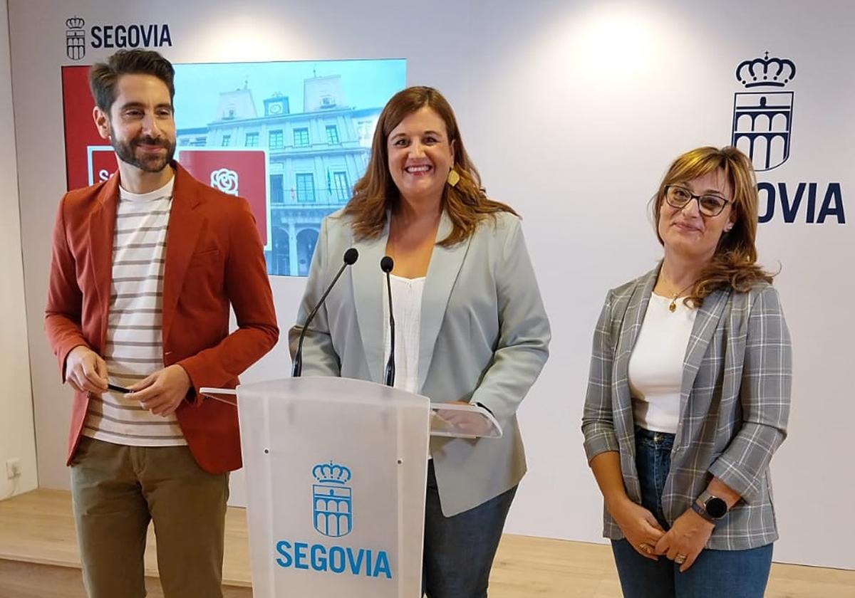 Miguel Merino, Clara Martín y Mayte Mañas, en rueda de prensa.