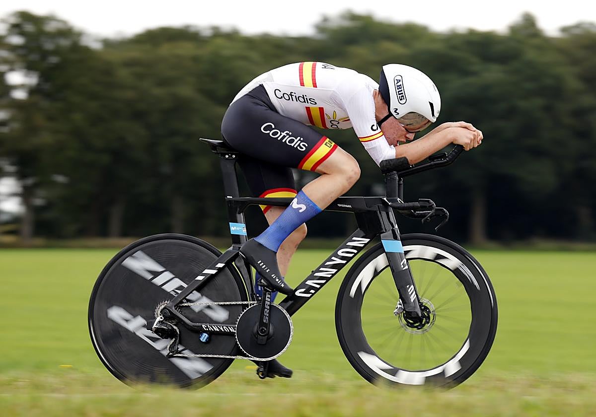 Romeo, en pleno esfuerzo durante la crono en Emmen.