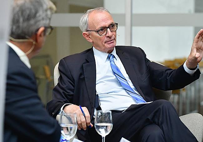 Antón Costas, en un momento del coloquio posterior a su intervención.