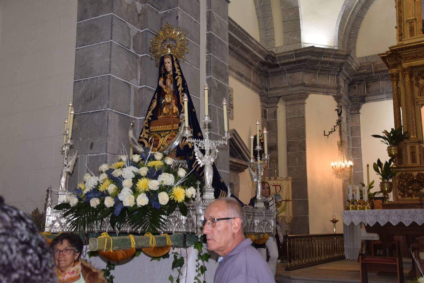 La romería de la Virgen del Brezo en Villafría de la Peña reúne a miles de fieles