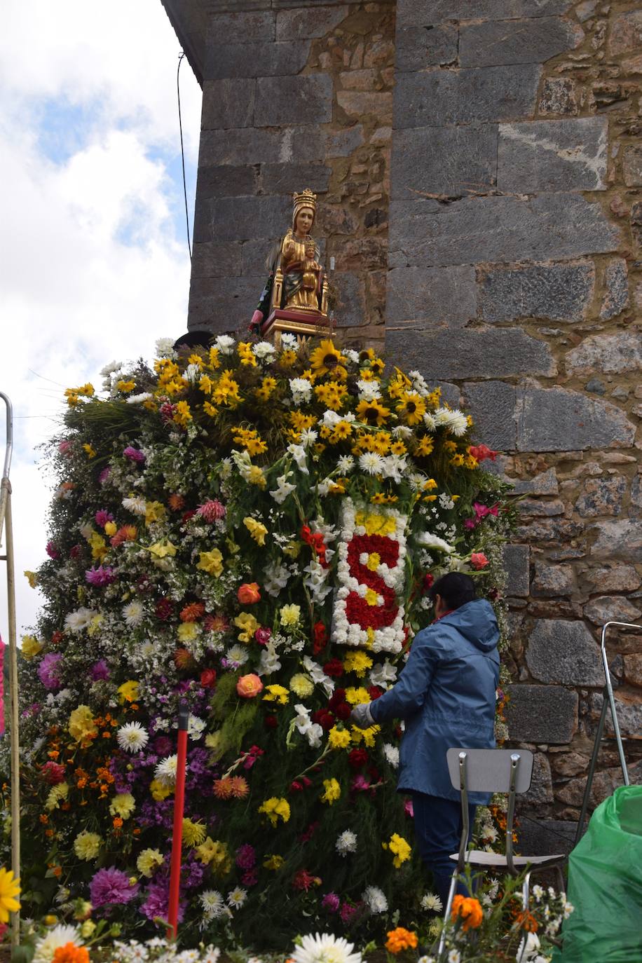 La romería de la Virgen del Brezo en Villafría de la Peña reúne a miles de fieles