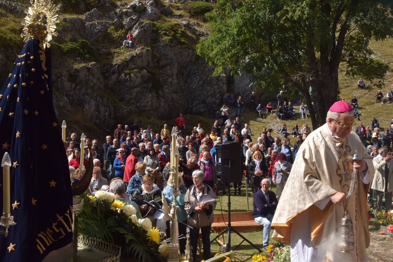 La romería de la Virgen del Brezo en Villafría de la Peña reúne a miles de fieles