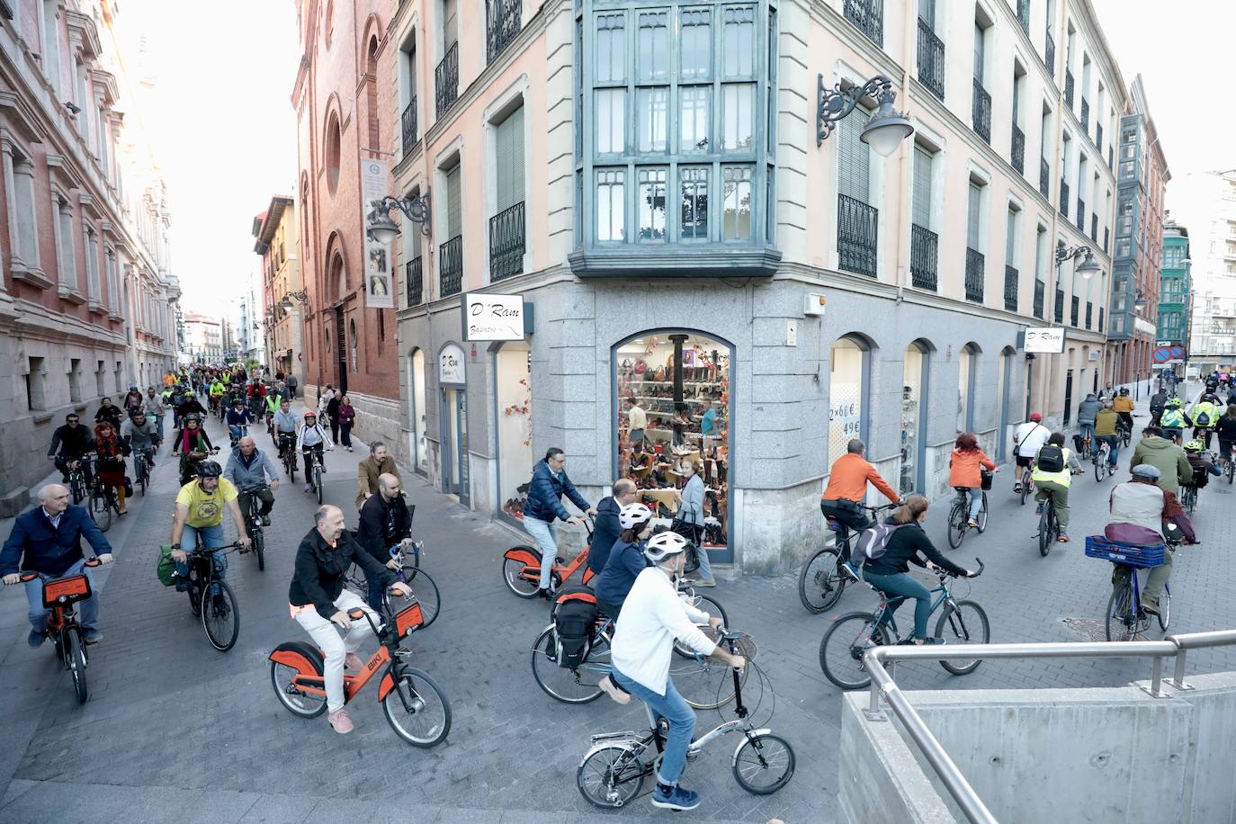 Las imágenes de la bicicletada del Día sin Coche en Valladolid