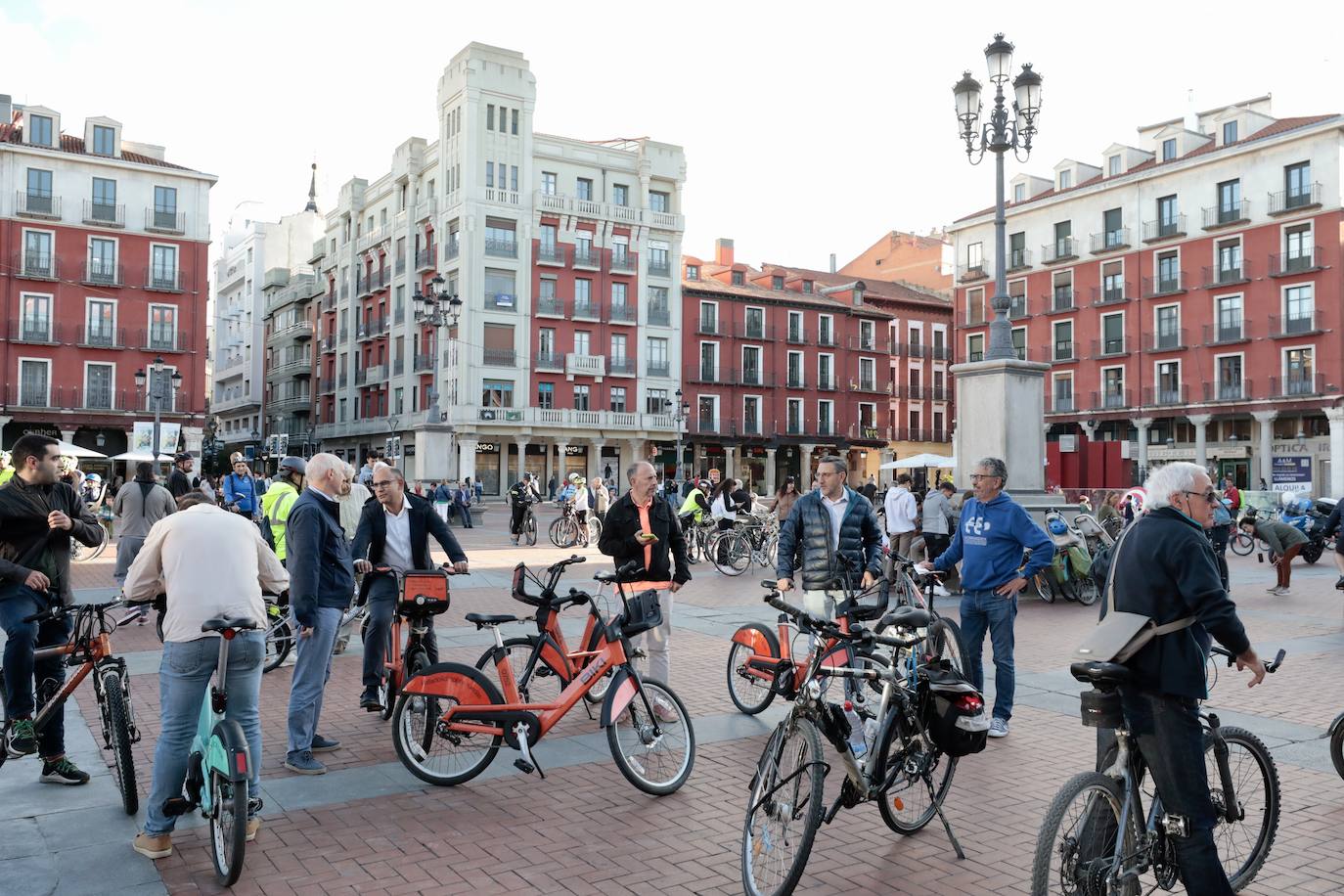 Las imágenes de la bicicletada del Día sin Coche en Valladolid