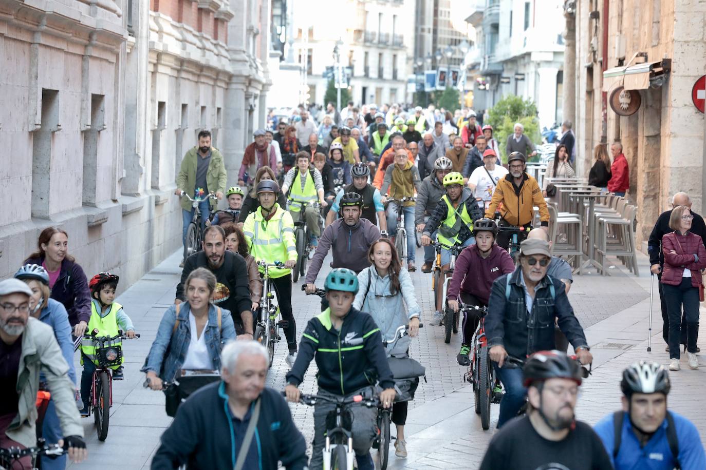 Las imágenes de la bicicletada del Día sin Coche en Valladolid