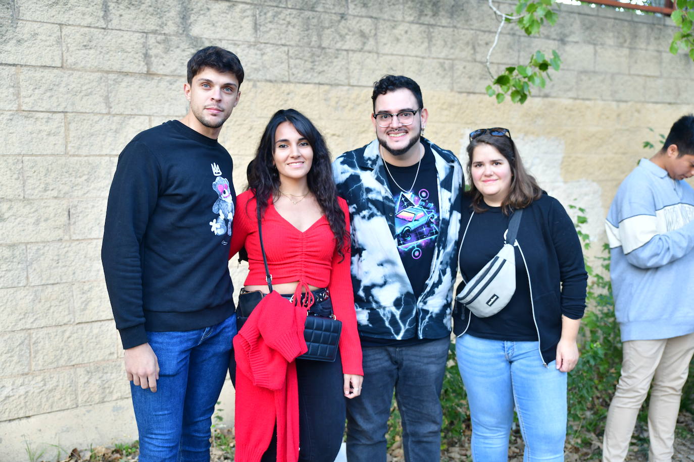 Las colas del concierto de Quevedo en Valladolid, en imágenes (1/2)