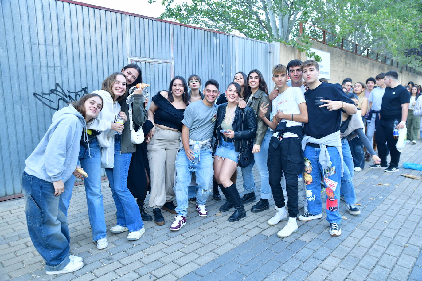 Las colas del concierto de Quevedo en Valladolid, en imágenes (1/2)