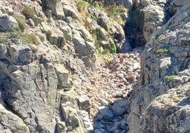 Auxiliado un montañero herido al sufrir una caída en la garganta de Bohoyo