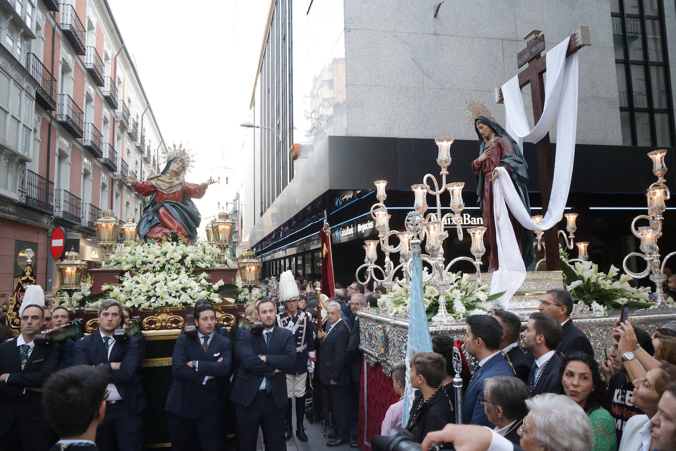 Procesión triunfal de la Santa Vera Cruz Coronada en Valladolid (I)