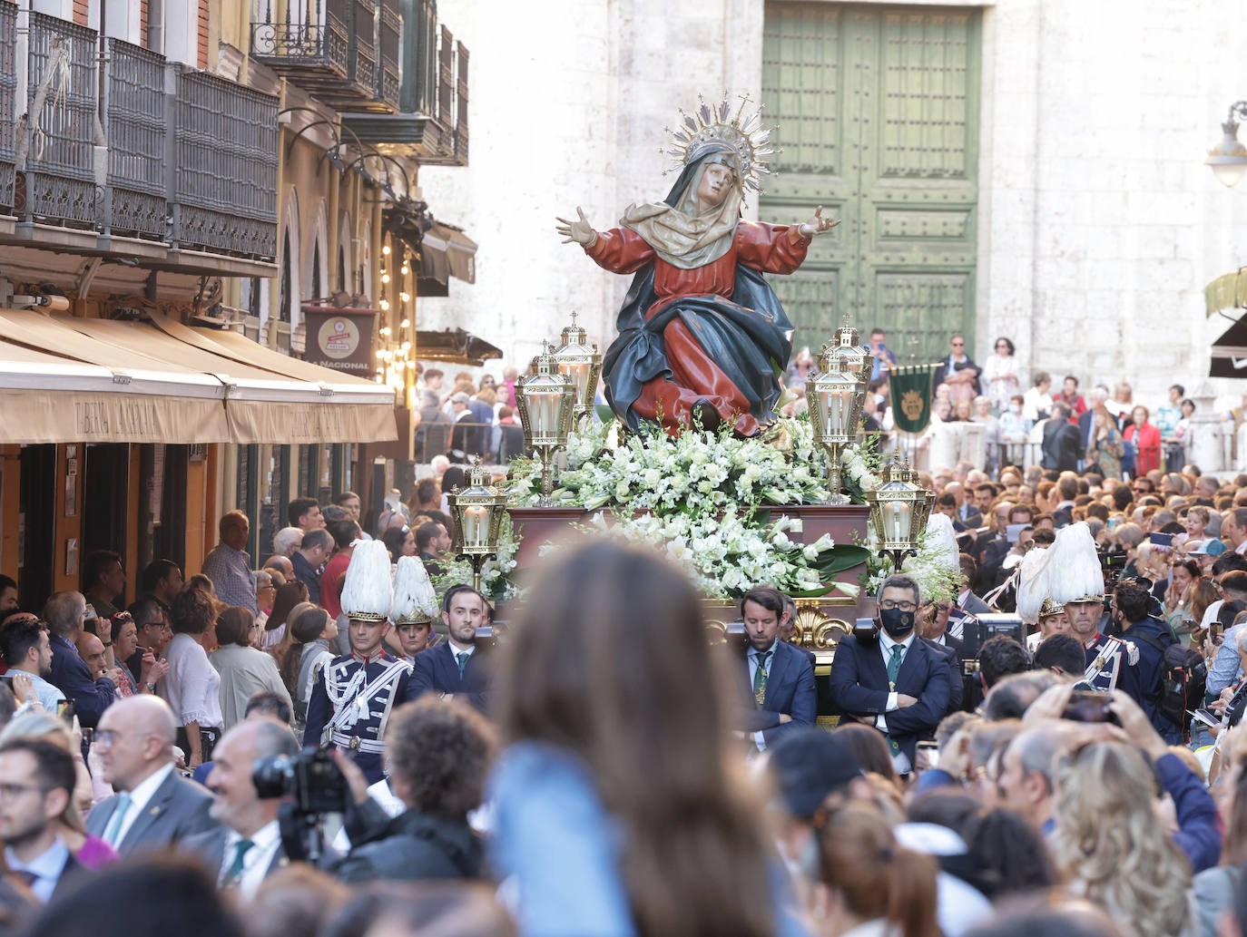 Procesión triunfal de la Santa Vera Cruz Coronada en Valladolid (I)