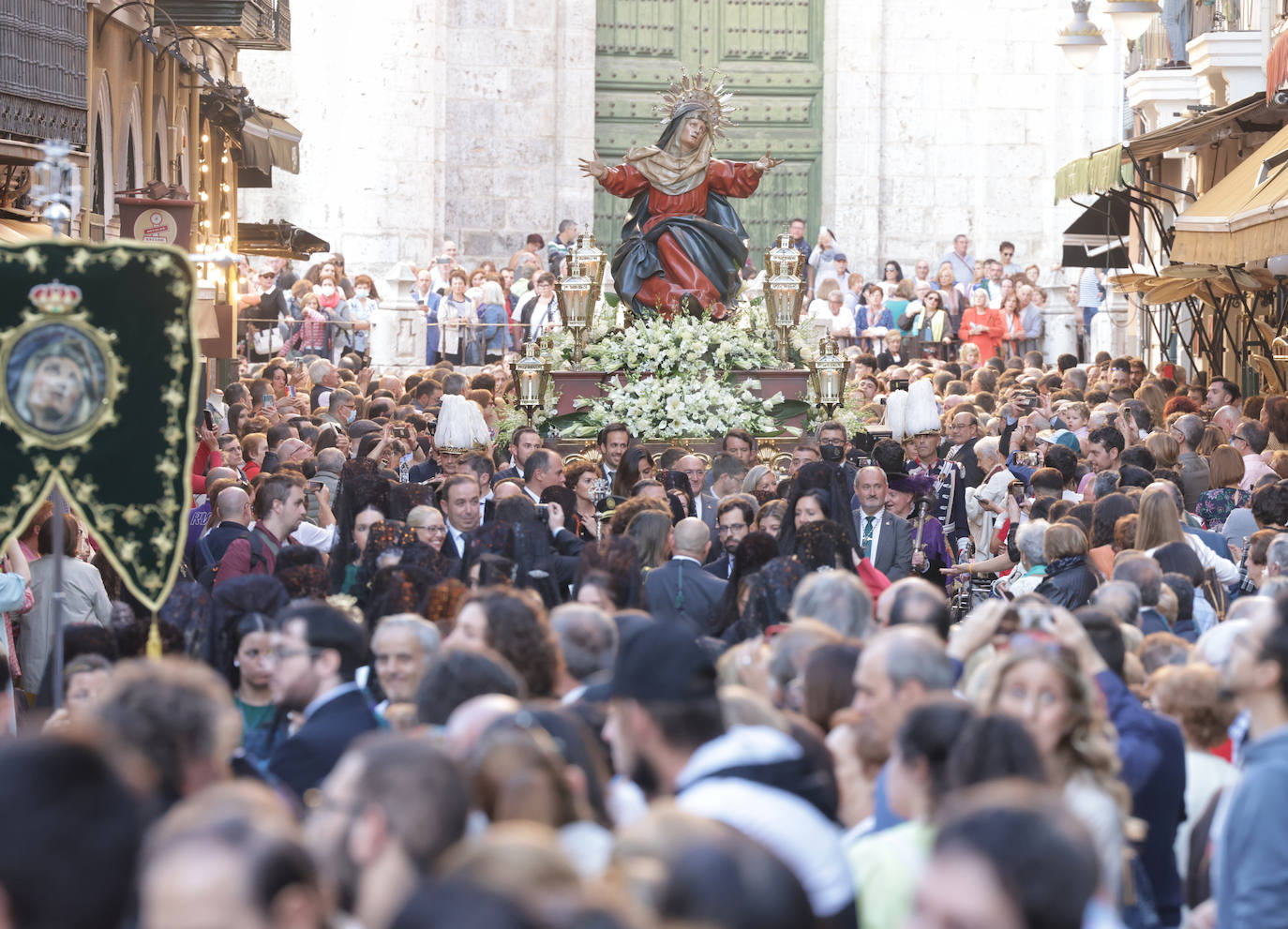 Procesión triunfal de la Santa Vera Cruz Coronada en Valladolid (I)