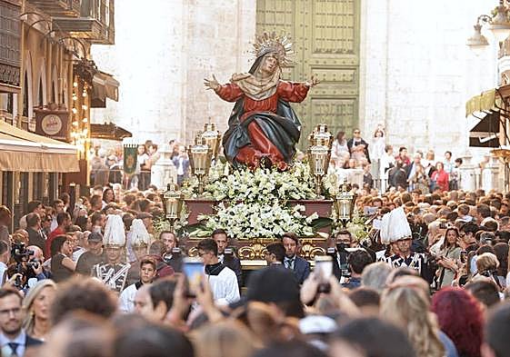 Procesión de la Vera Cruz Coronada.