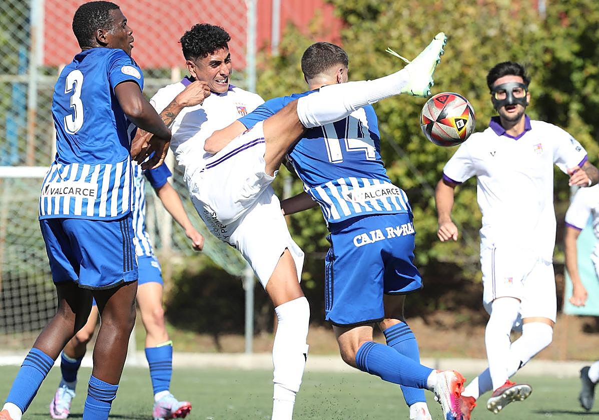 Marcelo Djaló, en una acción ante la Ponferradina B.