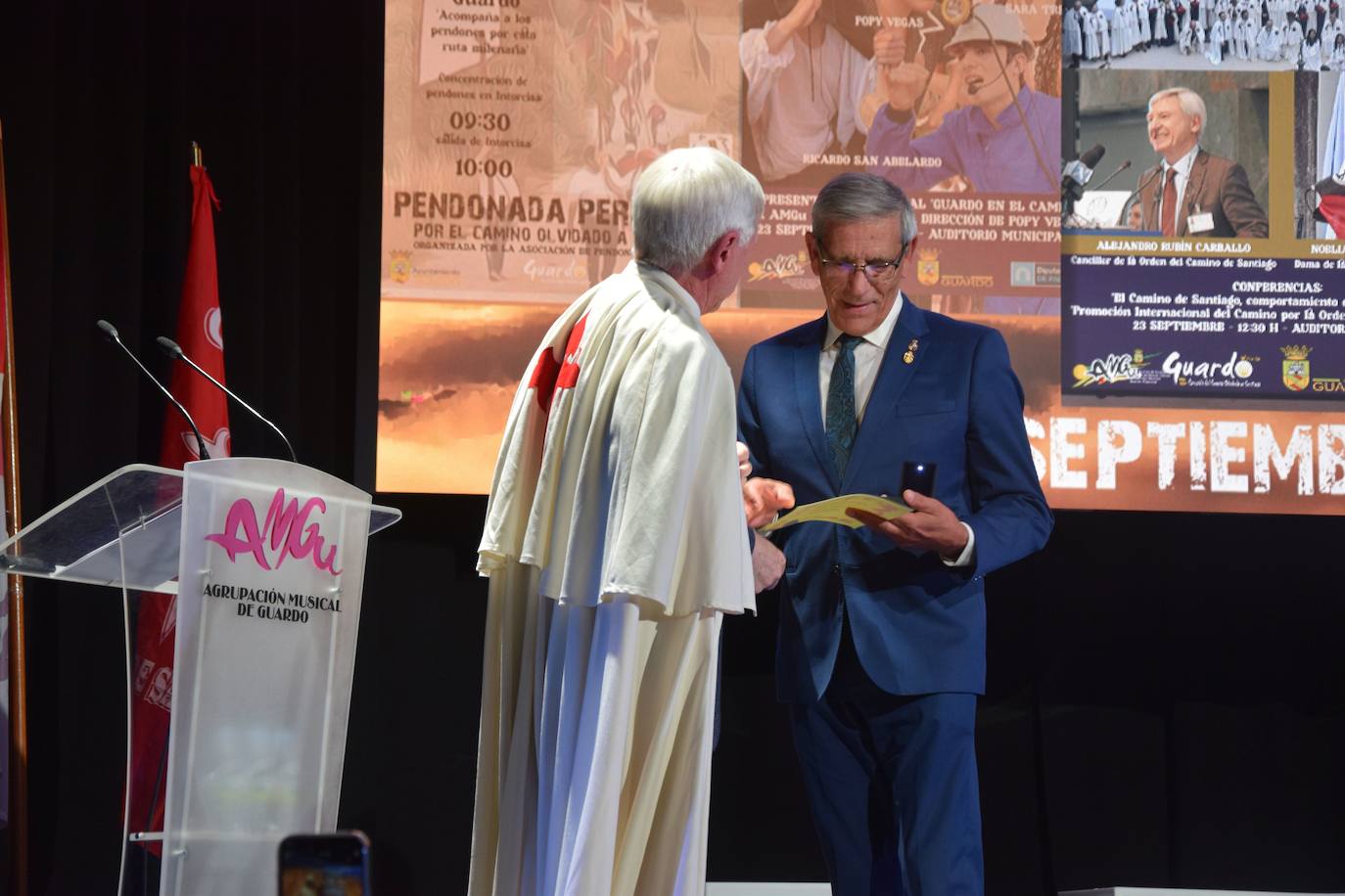 Homenaje en Guardo al peregrino