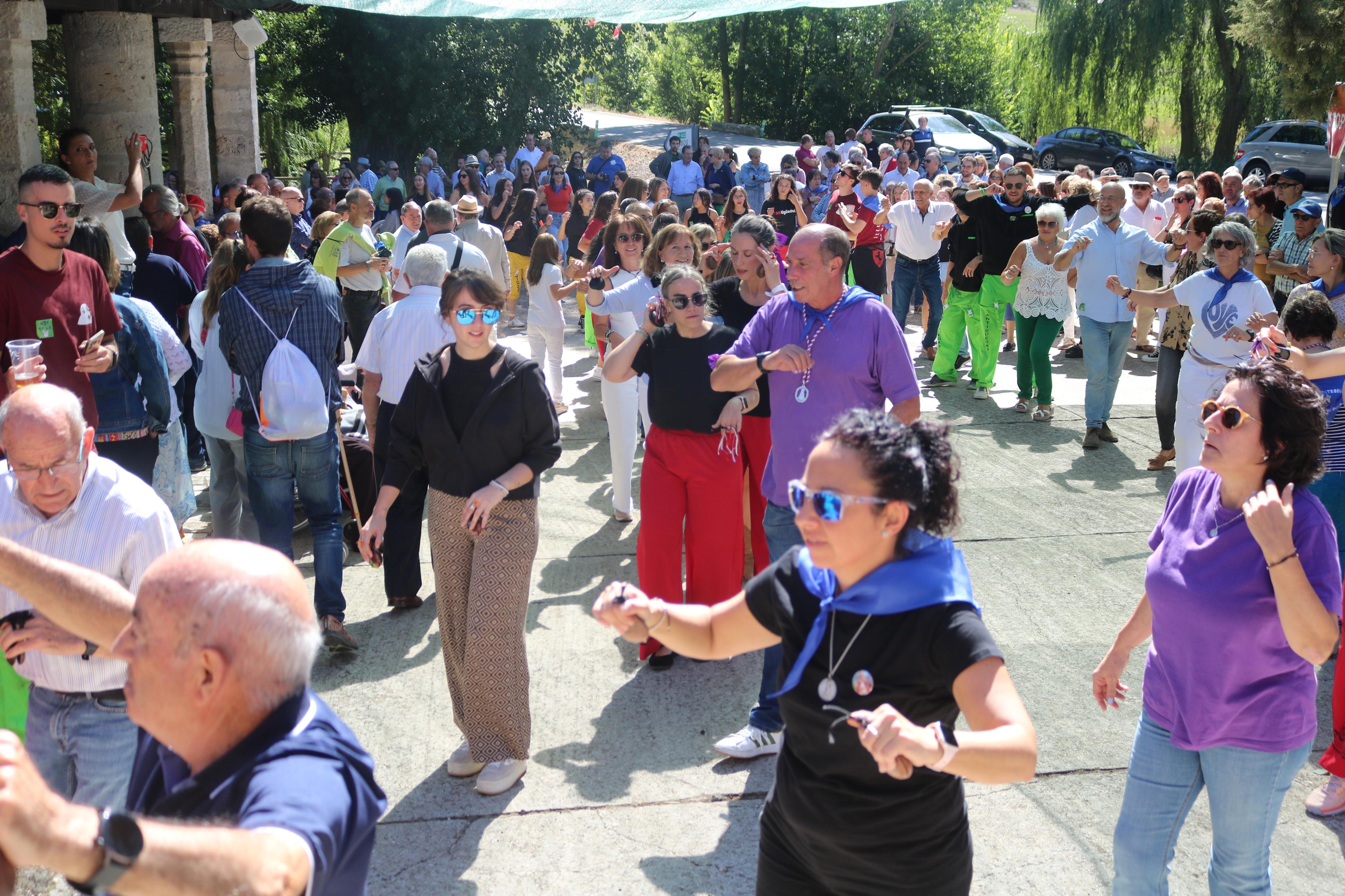 Antigüedad se rinde a la Virgen de Garón