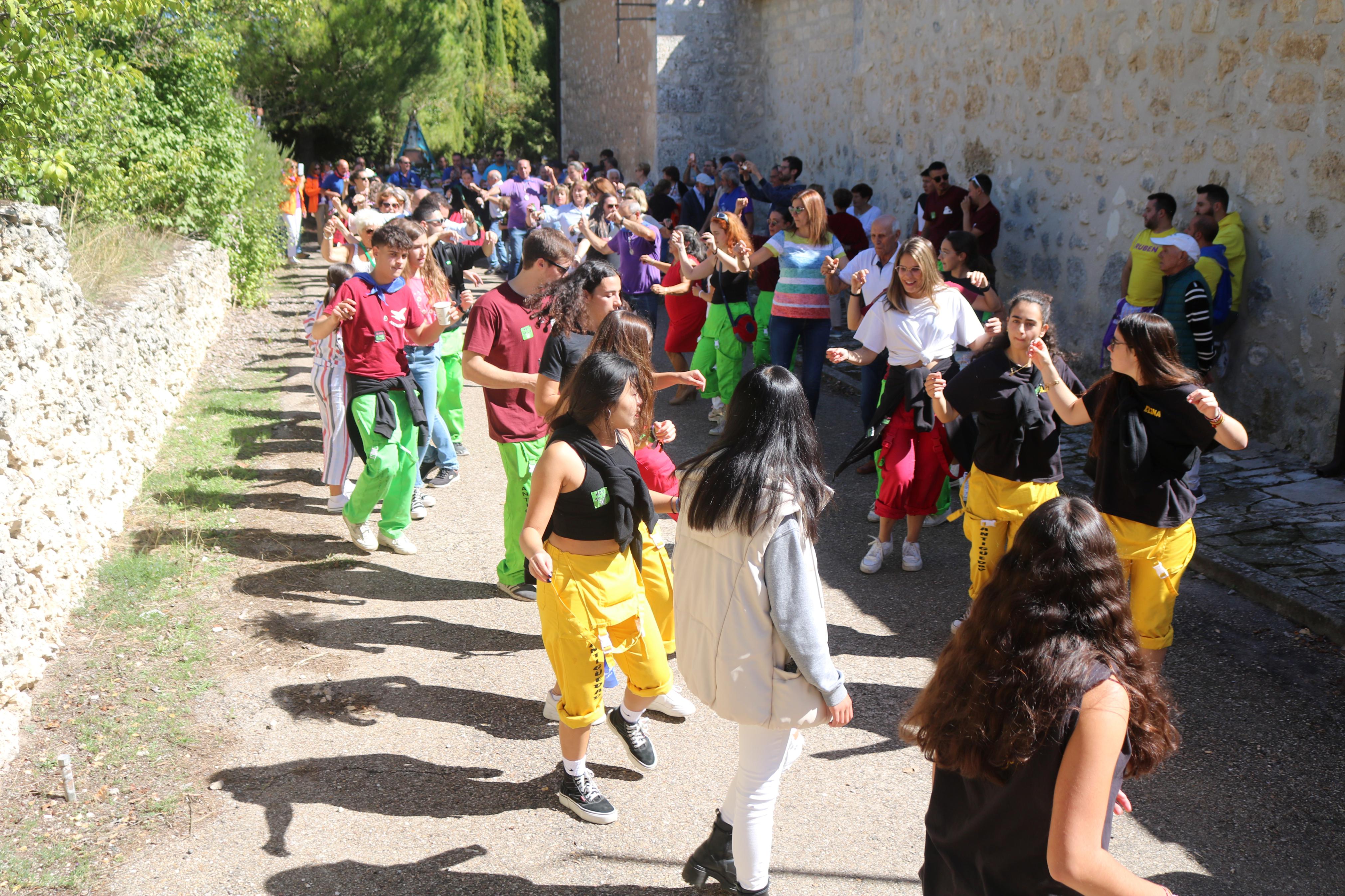 Antigüedad se rinde a la Virgen de Garón