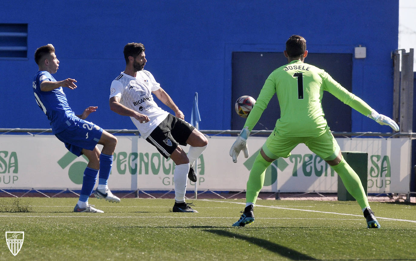 El empate entre el Getafe B y la Segoviana, en imágenes