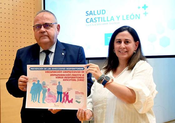 El consejero de Sanidad, Alejandro Vázquez, y la directora de Salud Pública, Sonia Tamames, presenta la campaña vacunal de gripe y covid.