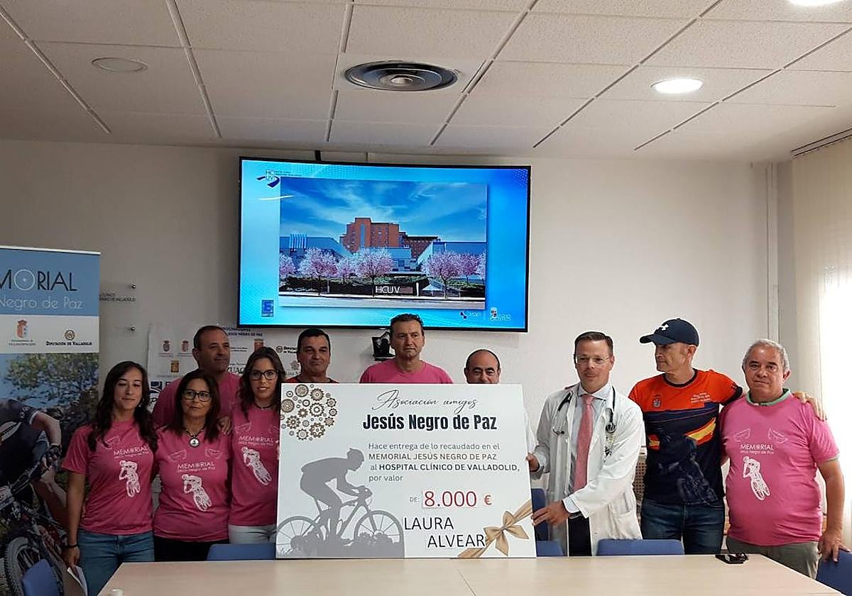 Acto de donación por parte de la Asociación Amigos de Jesús Negro de Paz al Hospital Clínico de Valladolid.