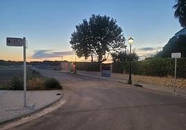 Cruce de la senda de los Ingleses con la calle Francisco de Quevedo, en Laguna de Duero.