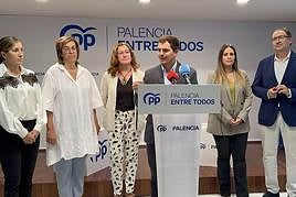 El portavoz del PP, Víctor Torres, presenta el balance de los primeros cien días de mandato del PSOE.