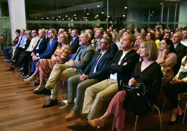 Autoridades, organizadores, patrocinadores y asistentes a la gala de los I Premios de Innovación Digital.