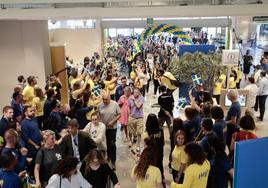 Las puertas de la tienda sueca abrieron a las 10.00 horas en medio de un ambiente festivo