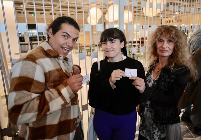 Javier Mínguez, Andrea Fadón e Isabel Fadón, clientes número 2, 3 y 4 respectivamente