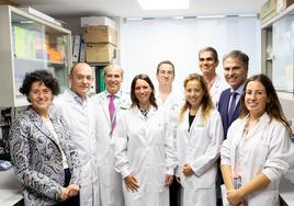 Ester Uriol, Jordi Romanach y el equipo de investigación.