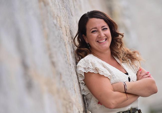 Mercedes Vázquez posa para la entrevista junto a la catedral de Valladolid.