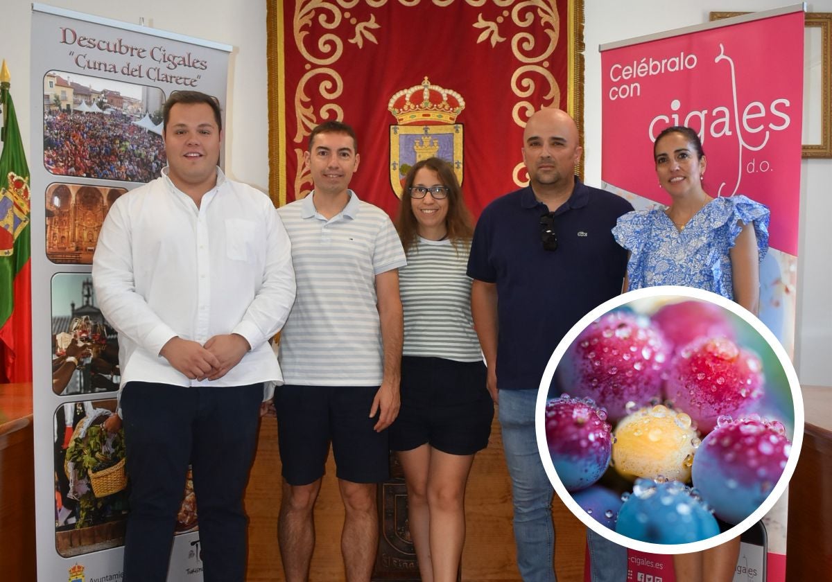 Los ganadores del concurso fotográfico con el alcalde y la concejal de enoturismo y un detalles de la fotografía ganadora