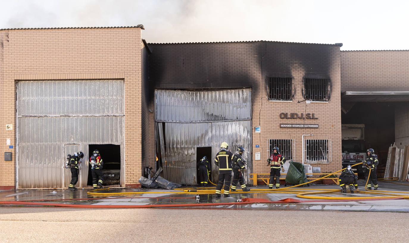 Incendio en tres naves de Santovenia de Pisuerga