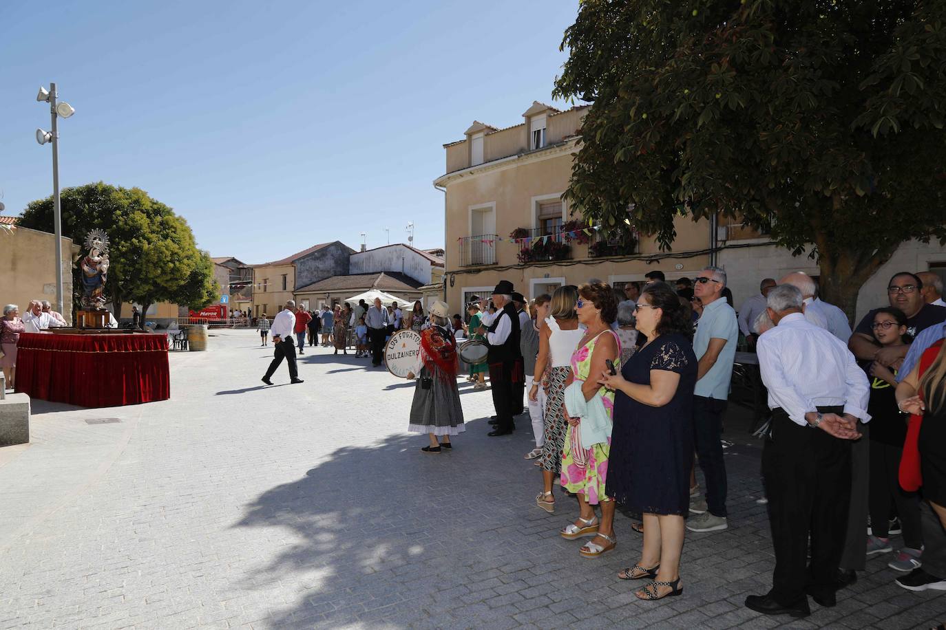 Procesión de la Virgen del Rosario en Valbuena de Duero