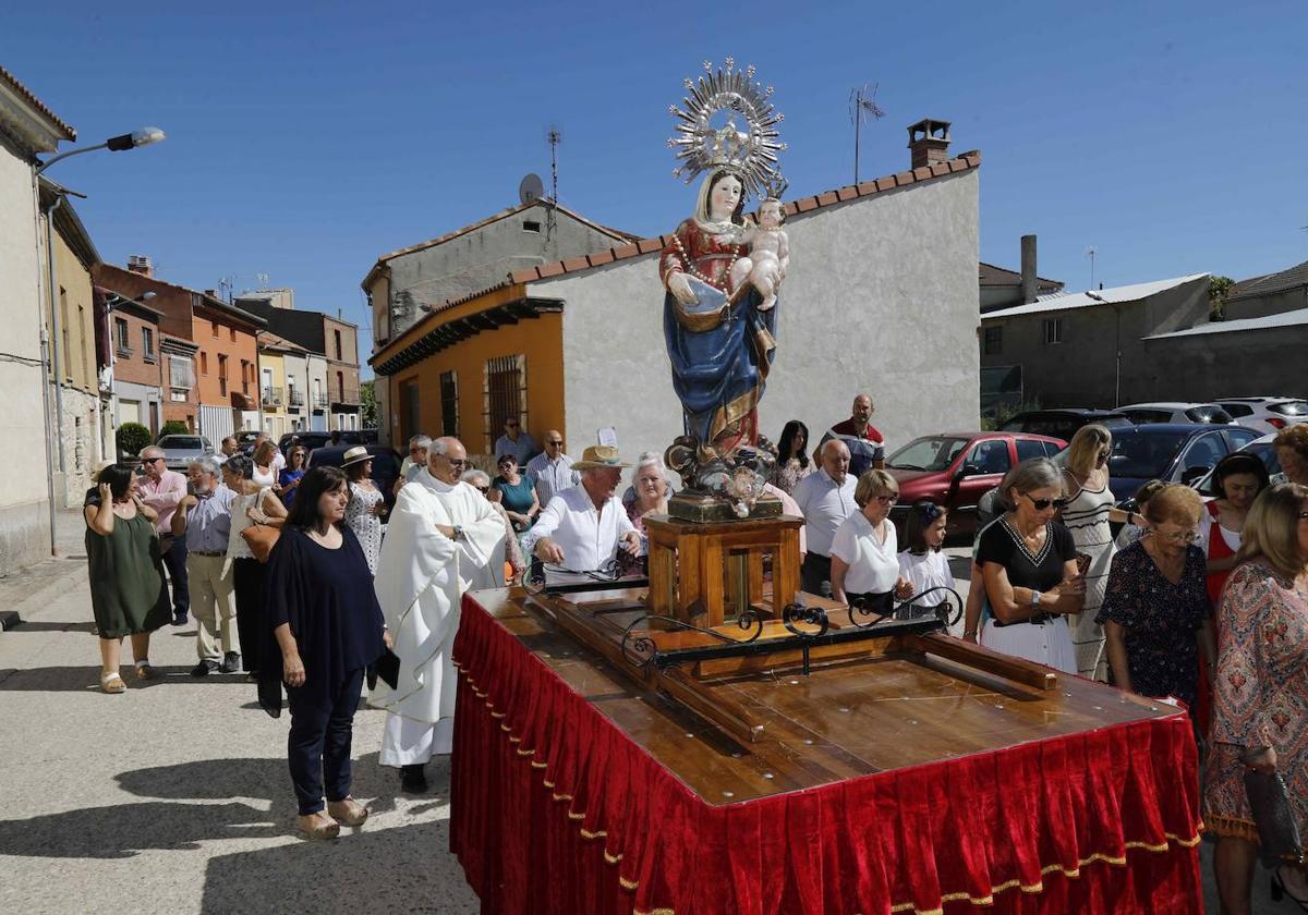 Procesión de la Virgen del Rosario en Valbuena de Duero