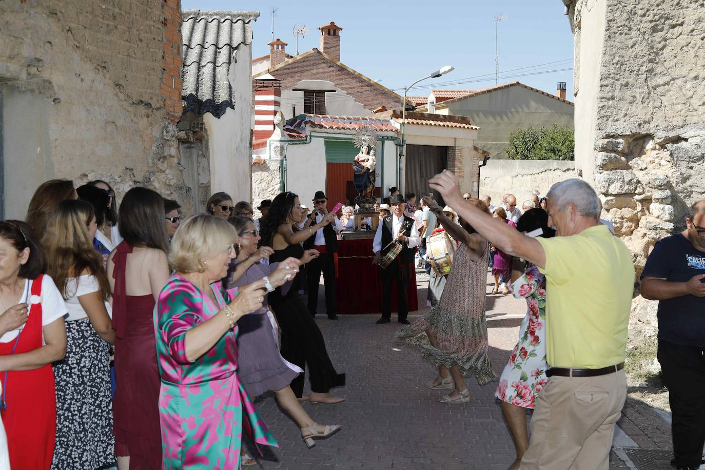 Procesión de la Virgen del Rosario en Valbuena de Duero