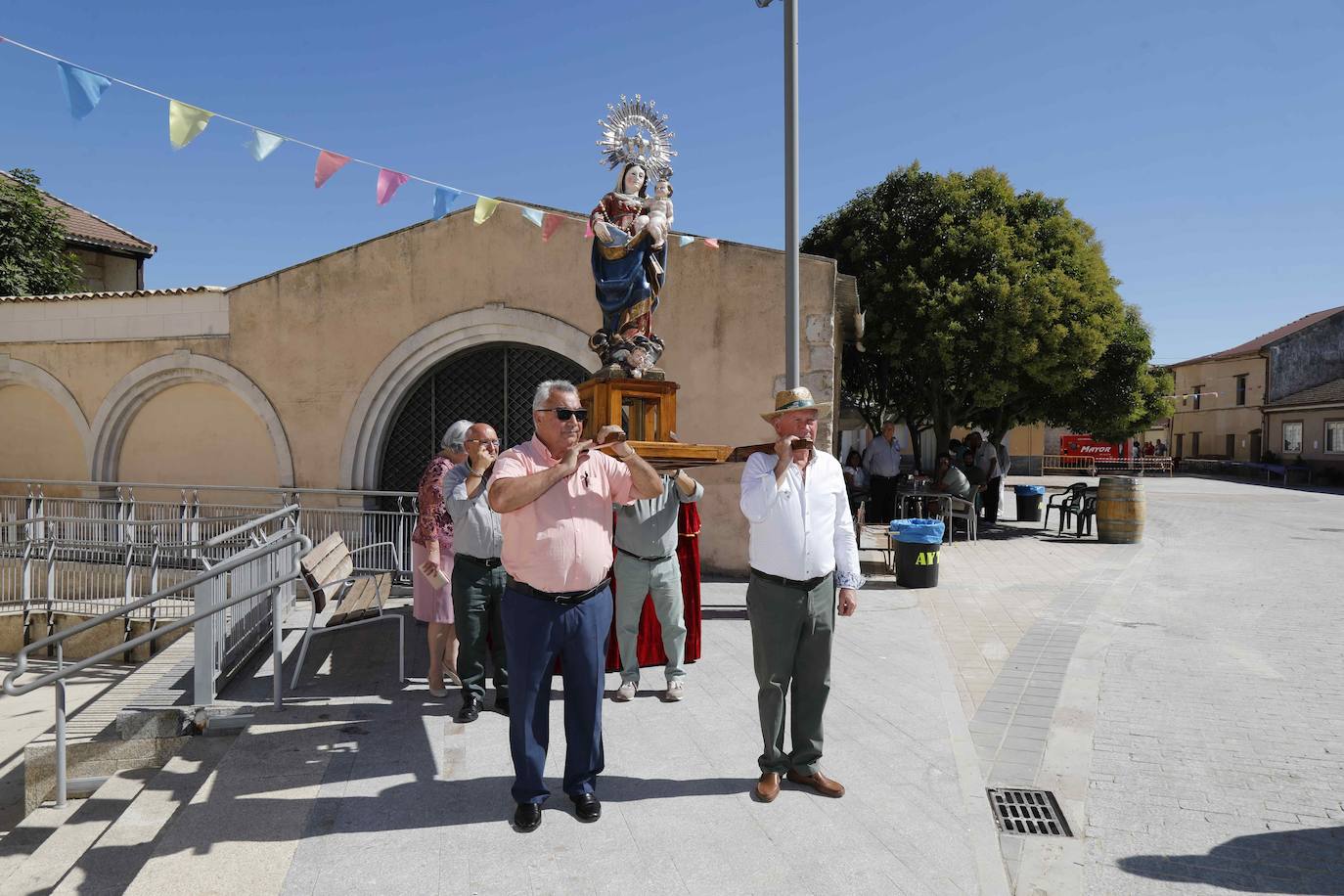 Procesión de la Virgen del Rosario en Valbuena de Duero