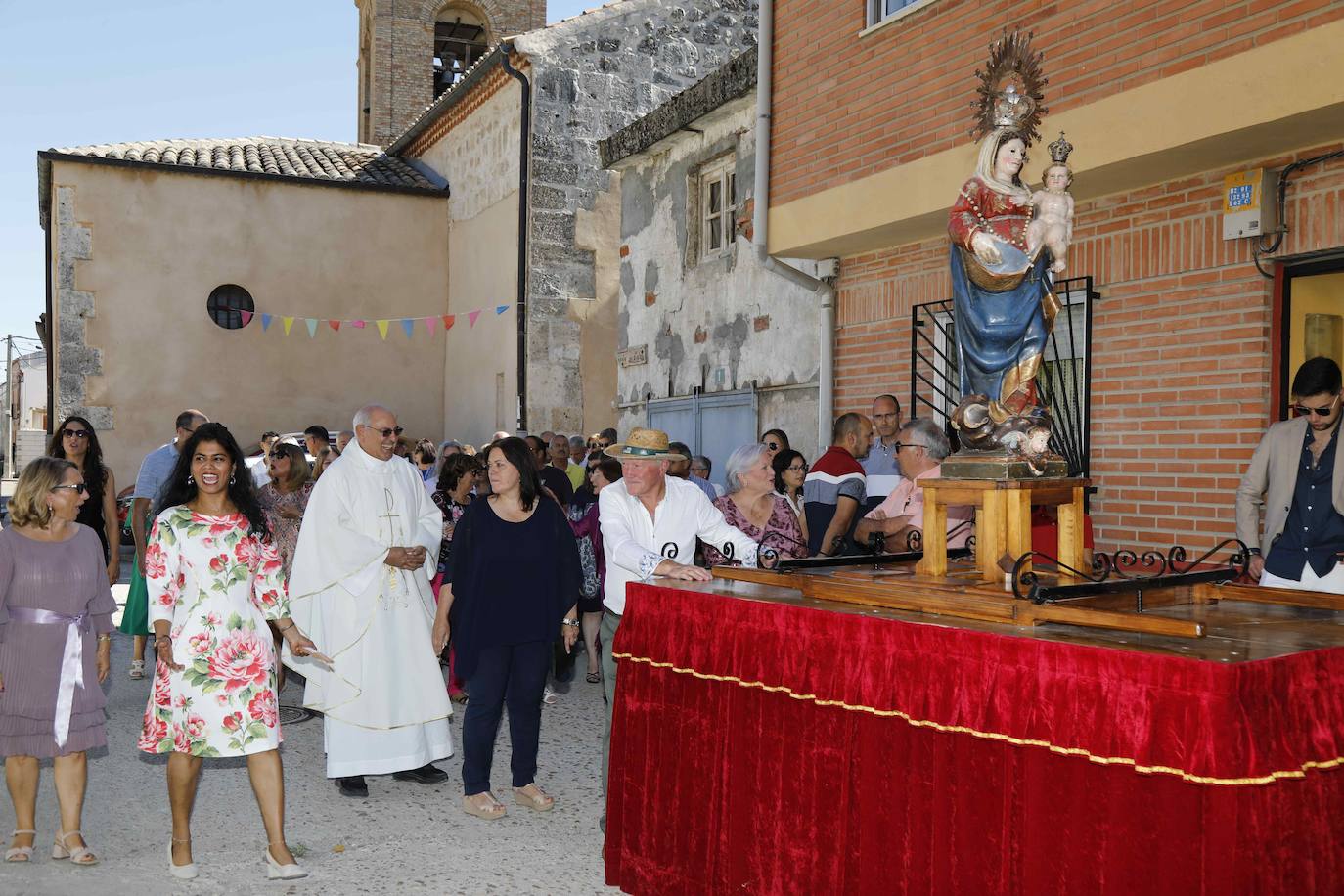 Procesión de la Virgen del Rosario en Valbuena de Duero