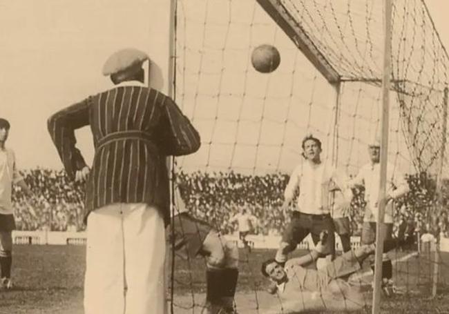 Imagen del primer gol olímpico de la historia en 1924.