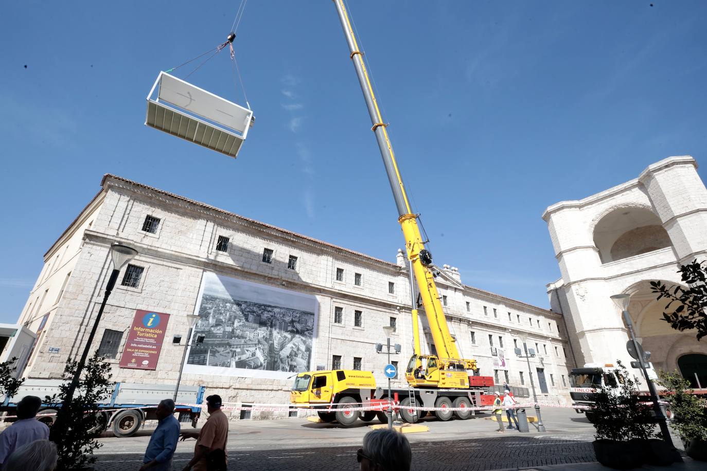 Las imágenes de la instalación de las casetas de obra en el patio de San Benito