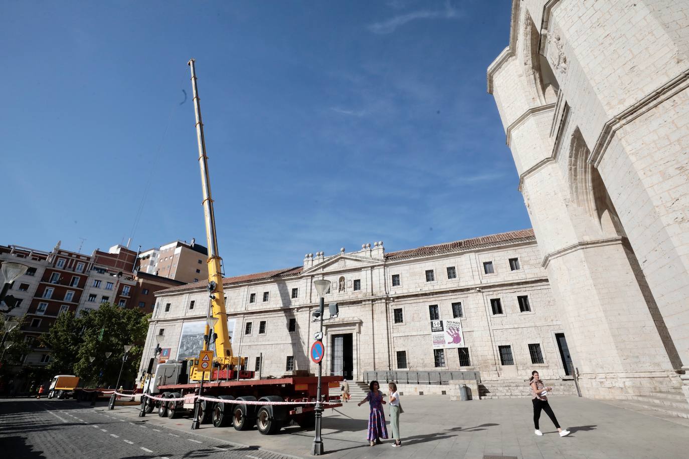 Las imágenes de la instalación de las casetas de obra en el patio de San Benito