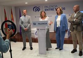 Dirigentes del PP palentino, durante la valoración del debate de investidura.