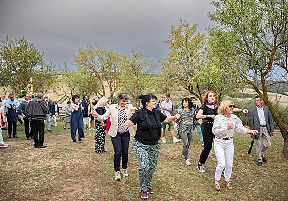Danzas en Valdecañas de Cerrato.