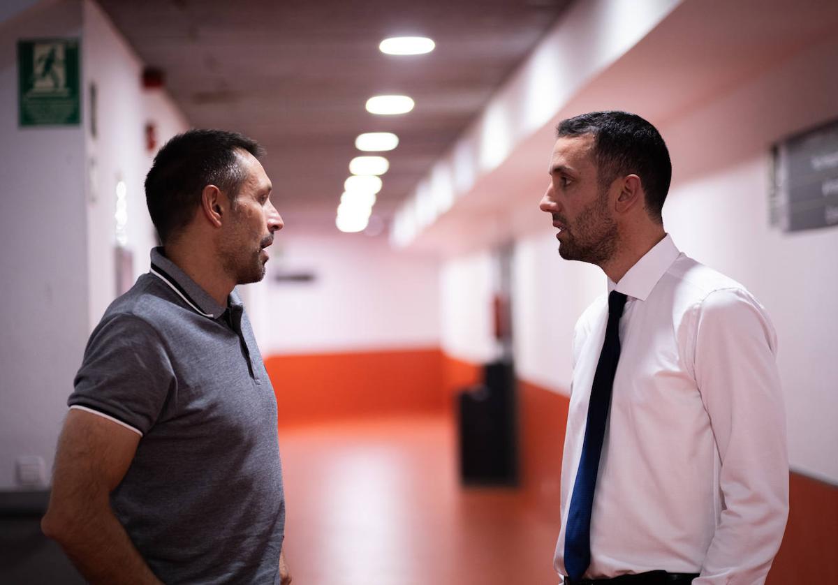 Nacho Lezcano, entrenador del Morabanc y ex técnico del Palencia Baloncesto, conversa con Marco Justo, el domingo en Andorra.