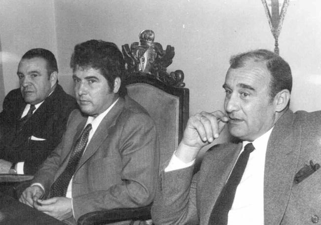 Antonio Alfonso, presidente, y José Luis Saso, entrenador, fueron objetivo de las protestas de los aficionados, tras caer eliminados por el Eldense.