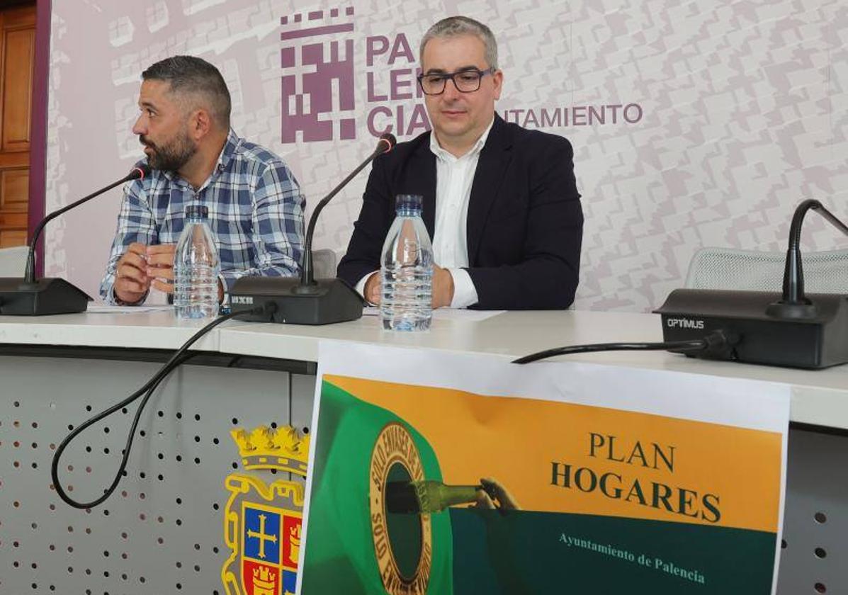 El gerente de Ecovidrio de Castilla y León, José Carlos Agustina, con el concejal de Medio Ambiente, Antonio Casas.