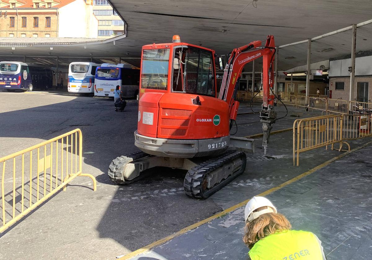 Las obras llegan a la Estación de Autobuses por la rotura de un cable