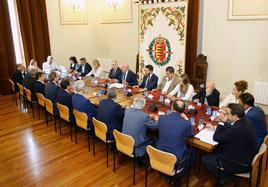 Primera reunión de la mesa de la automoción impulsada por el Ayuntamiento de Valladolid.