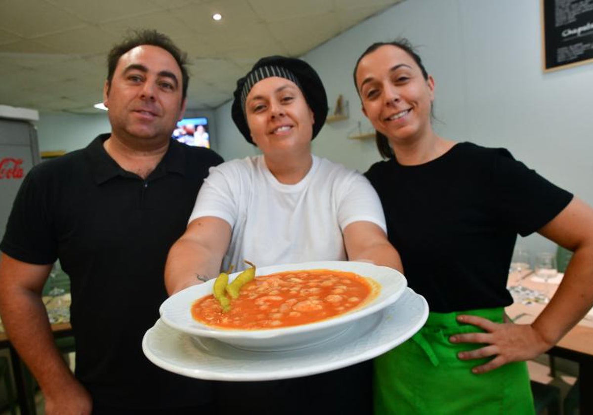 Los hermanos Francisco, Mercedes y Sandra Pereira dirigen el establecimiento.