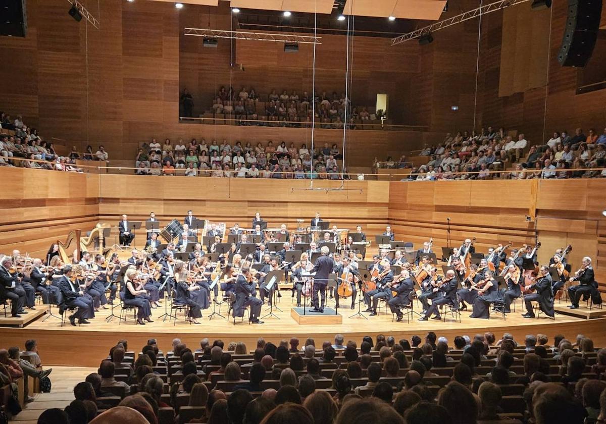 La OSCyL durante un momento del concierto en el Centro Cultural Miguel Delibes.