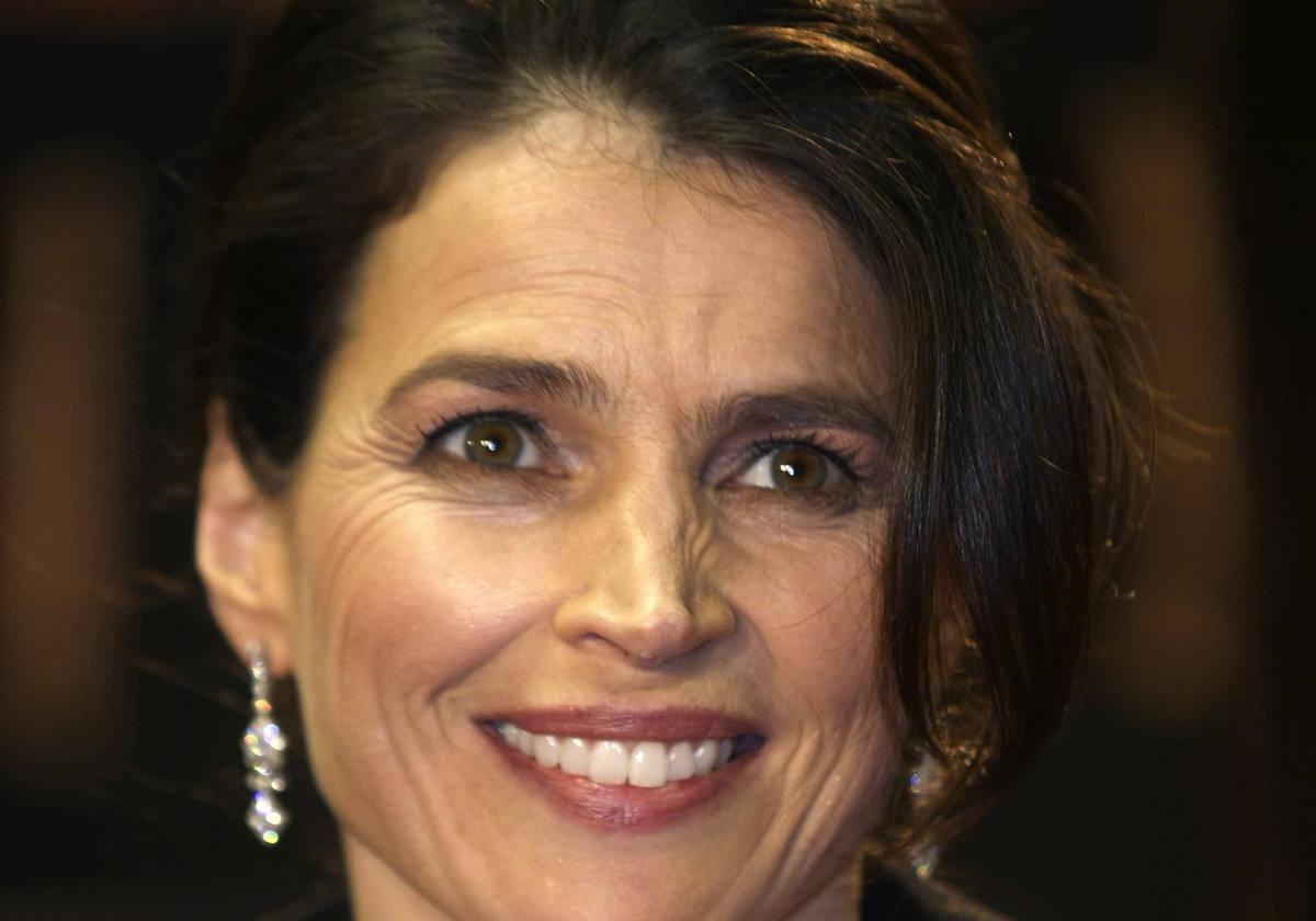 Julia Ormond.